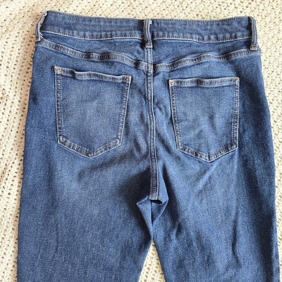 Simply Vera Wang | Size 8 | Medium Wash Straight Leg Jeans - Picture 6 of 12